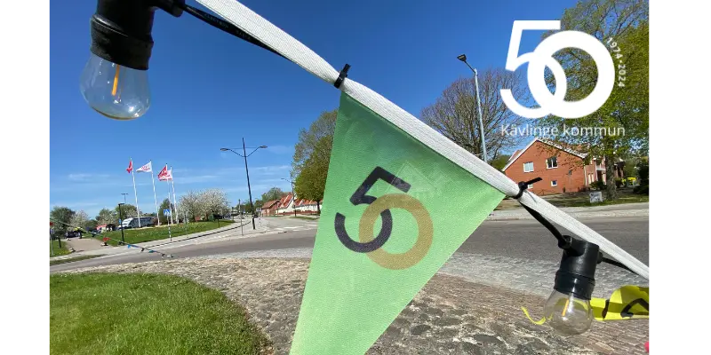 50-års dekoration i form av flaggor i centrala Kävlinge
